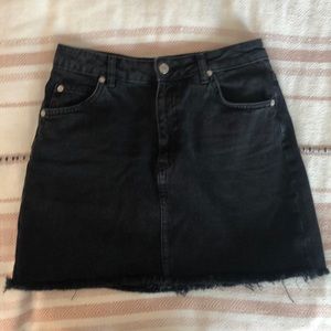 Cute washed black denim fray hem mini skirt
